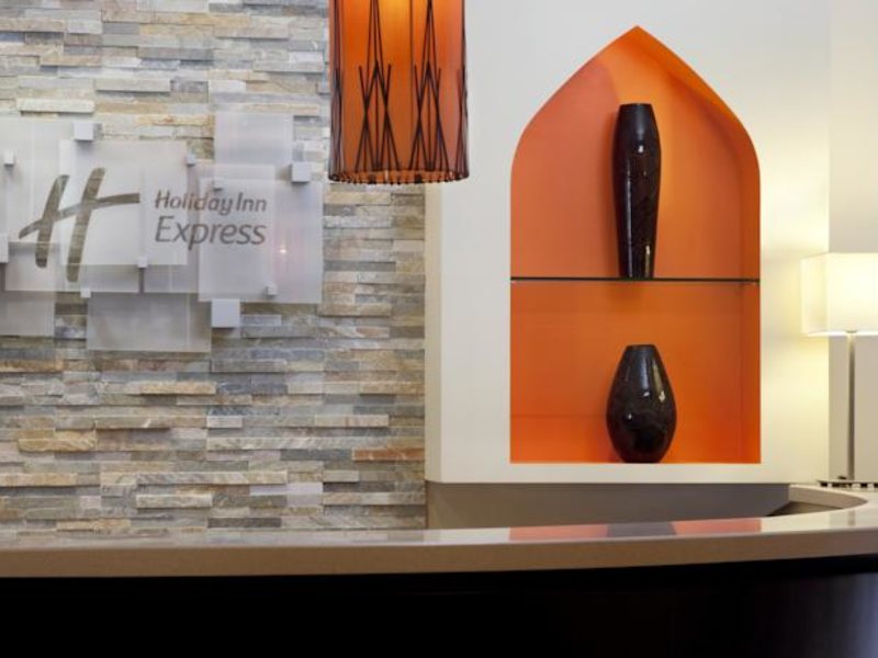 Holiday Inn Express Dubai Safa Park 119304
