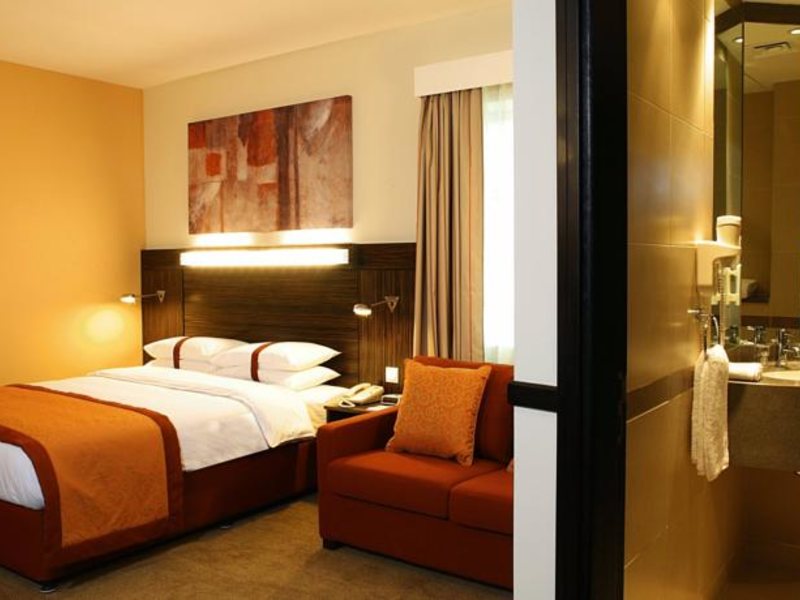 Holiday Inn Express Dubai Safa Park 119311