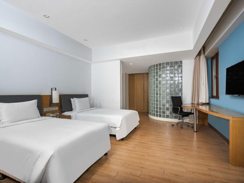 Holiday Inn Express Haikou West Coast 298101