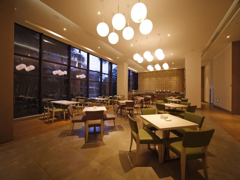 Holiday Inn Express Haikou West Coast 298110