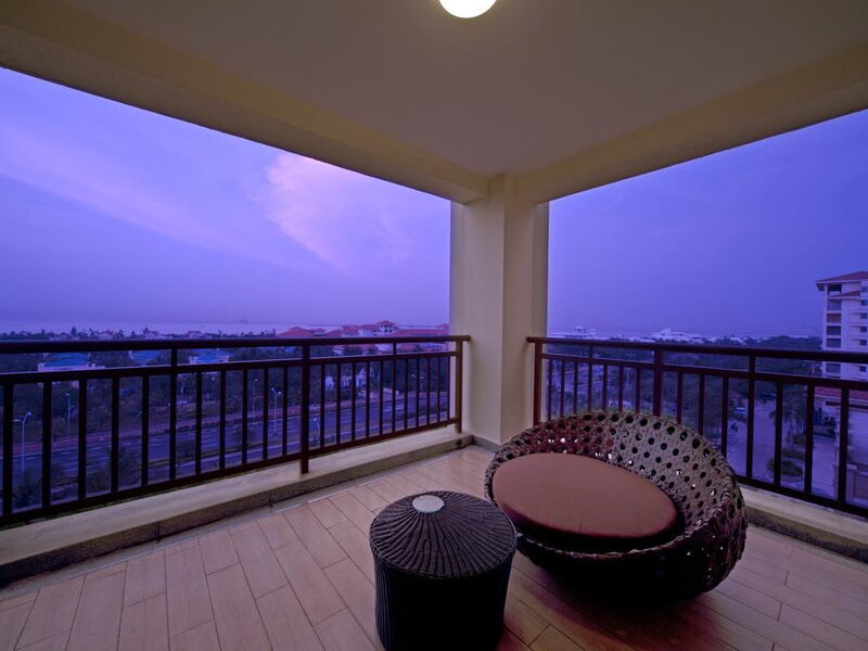 Holiday Inn Express Haikou West Coast 298112