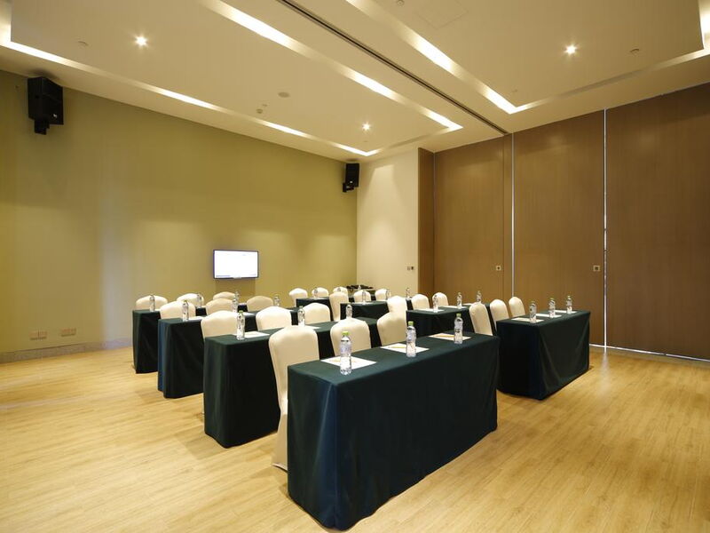 Holiday Inn Express Haikou West Coast 298113