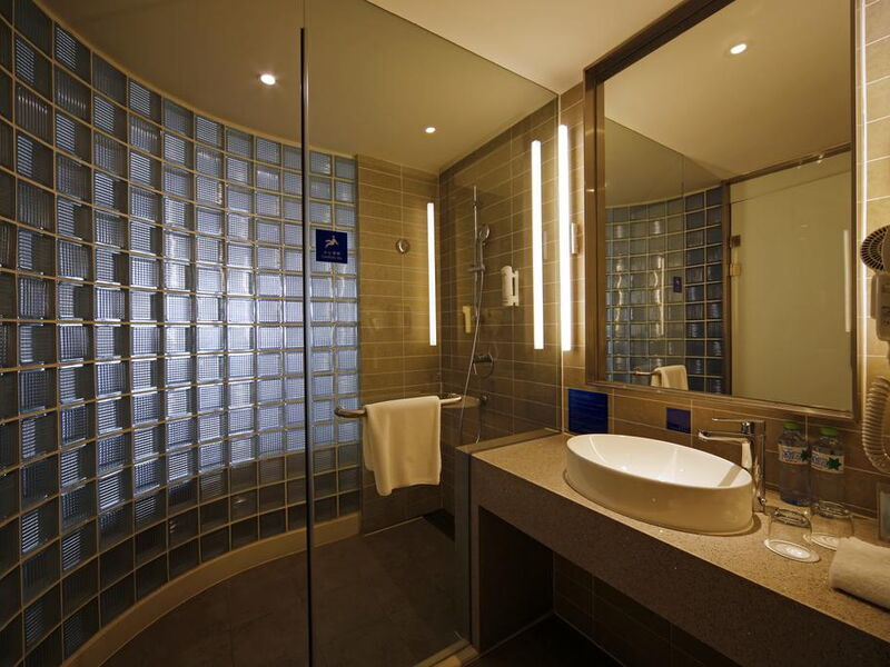 Holiday Inn Express Haikou West Coast 298120