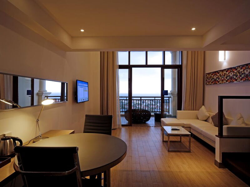 Holiday Inn Express Haikou West Coast 298126