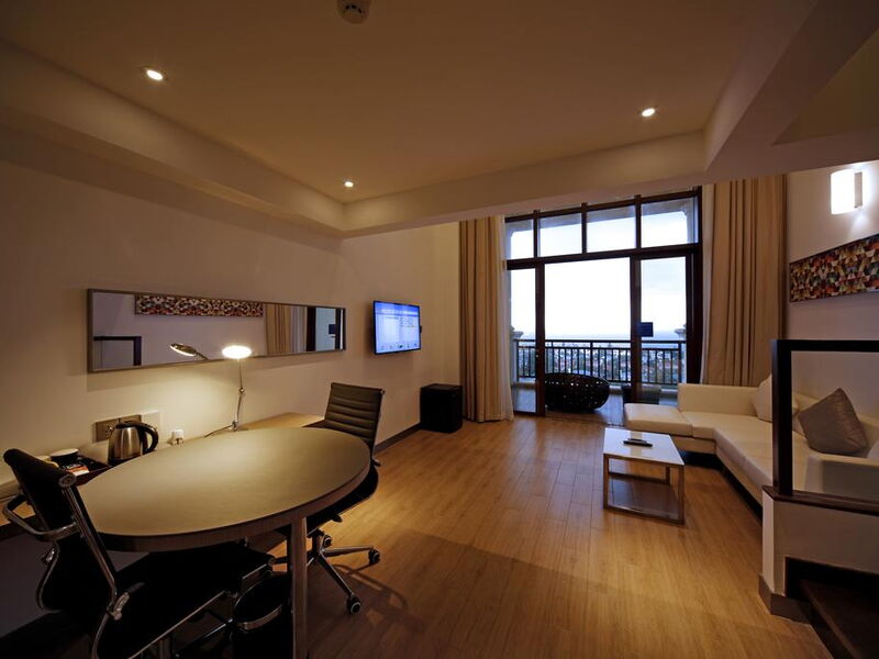 Holiday Inn Express Haikou West Coast 298128