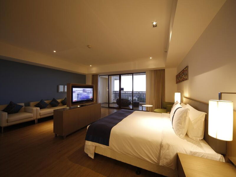 Holiday Inn Express Haikou West Coast 298130