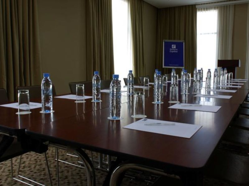 Holiday Inn Express Jumeirah 119231