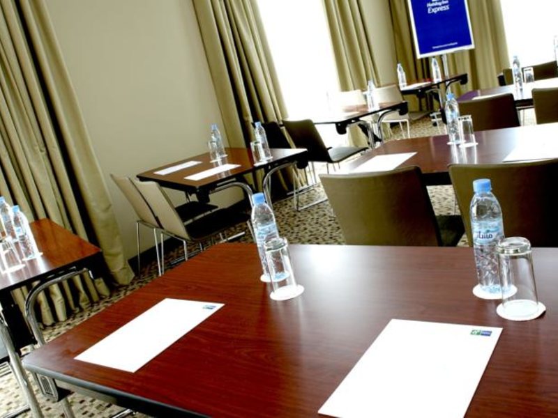 Holiday Inn Express Jumeirah 119233