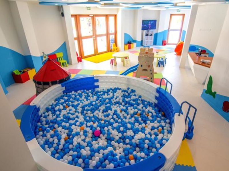 Holiday Inn Resort Kandooma Maldives 135087