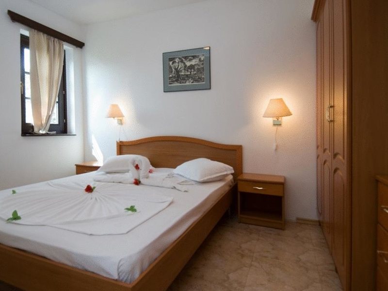 Holiday Village  171314