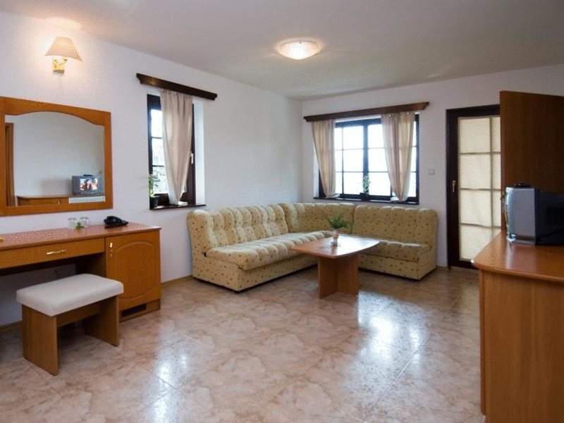 Holiday Village  171315