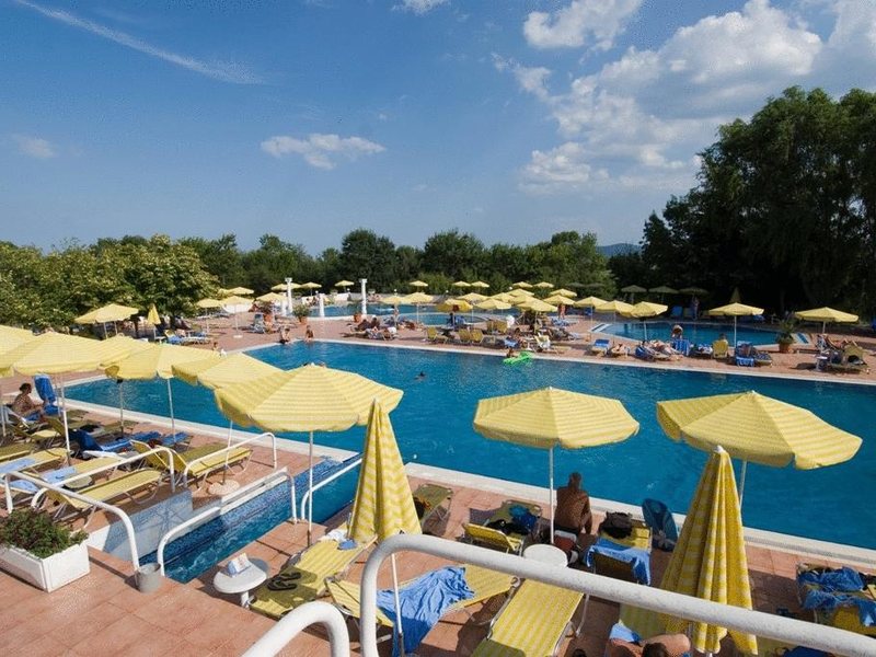 Holiday Village  171316