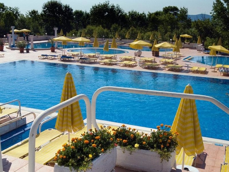 Holiday Village  171318