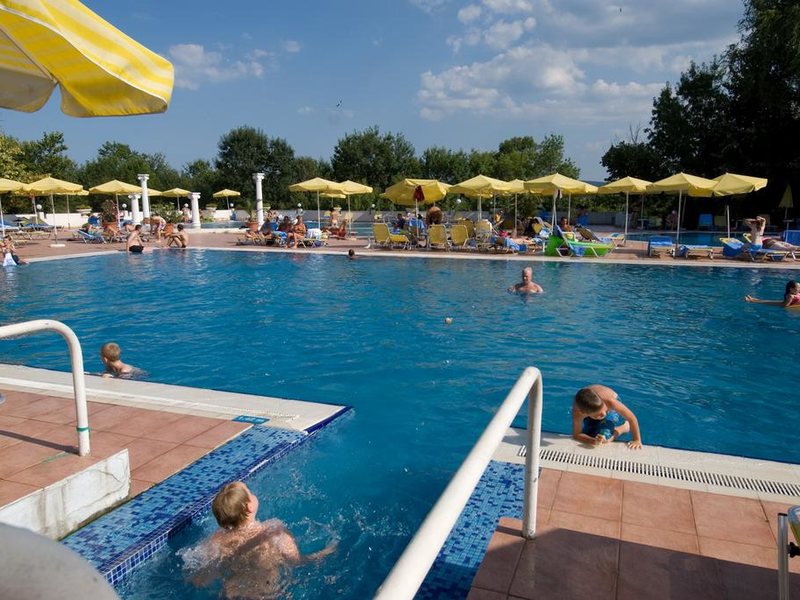 Holiday Village  171321