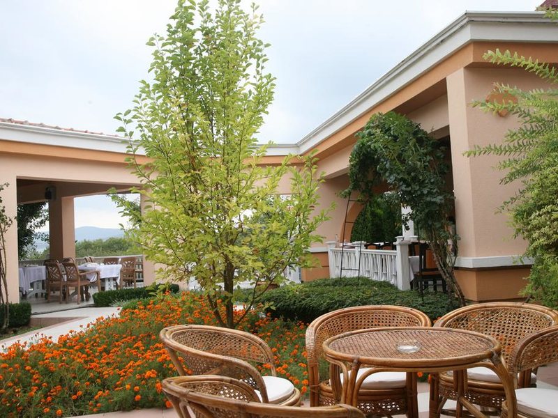 Holiday Village  171325