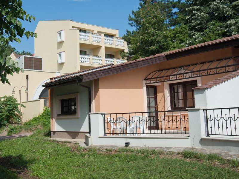 Holiday Village  171338