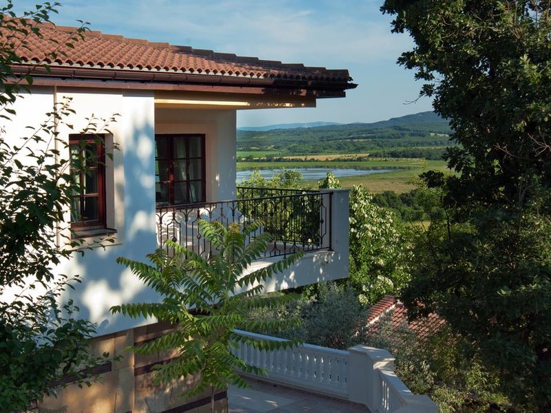 Holiday Village  171339