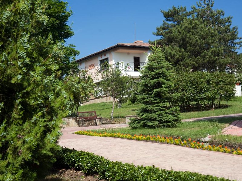 Holiday Village  171340