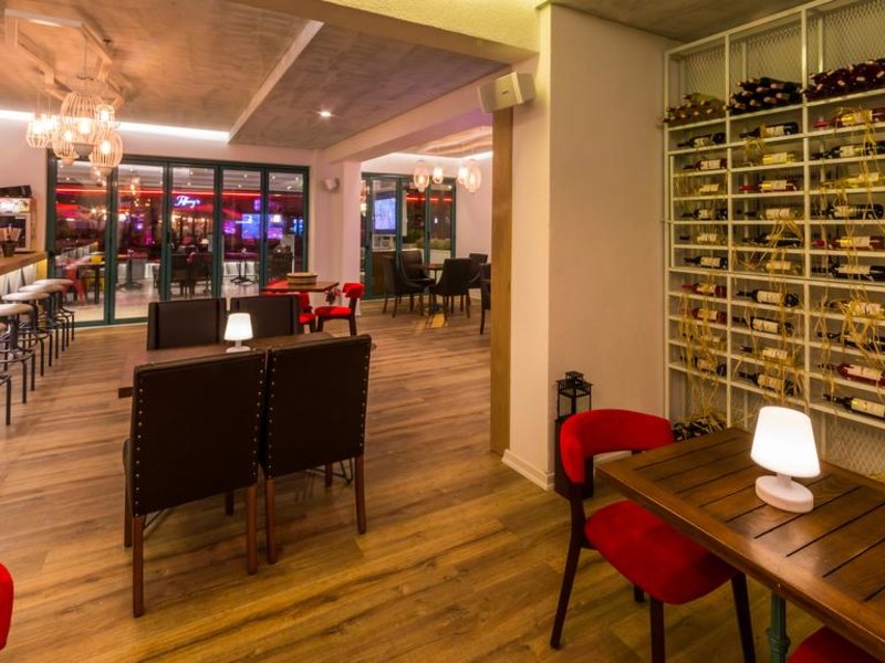 Honeymoon Beach Hotel 189309