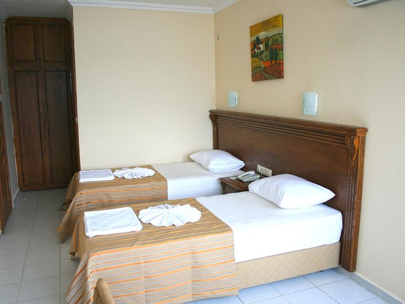 Honeymoon Beach Hotel 189311