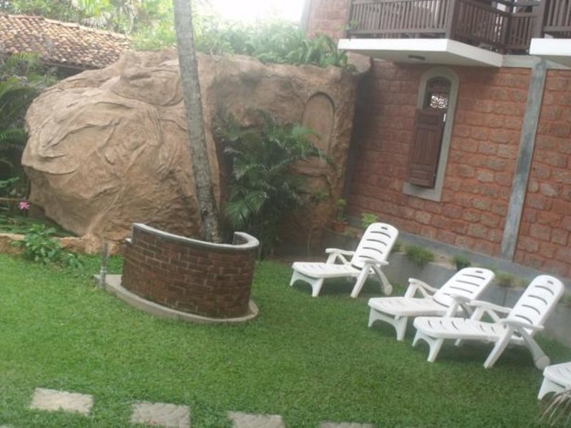 Hotel Susantha Garden 131207