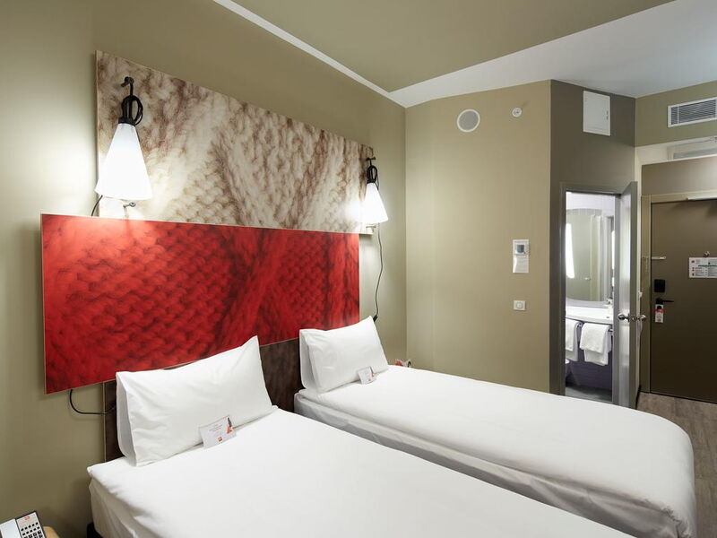 Ibis Hotel Airoport 242153
