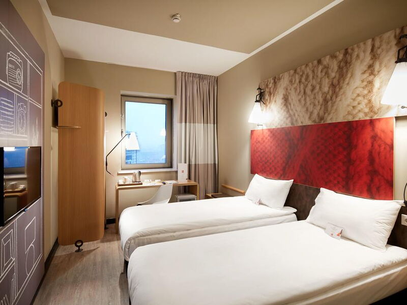 Ibis Hotel Airoport 242155