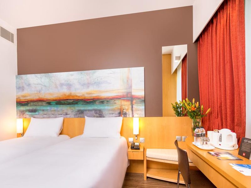 Ibis One Central 204015