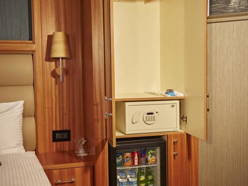 Ikbal Deluxe Hotel 92134