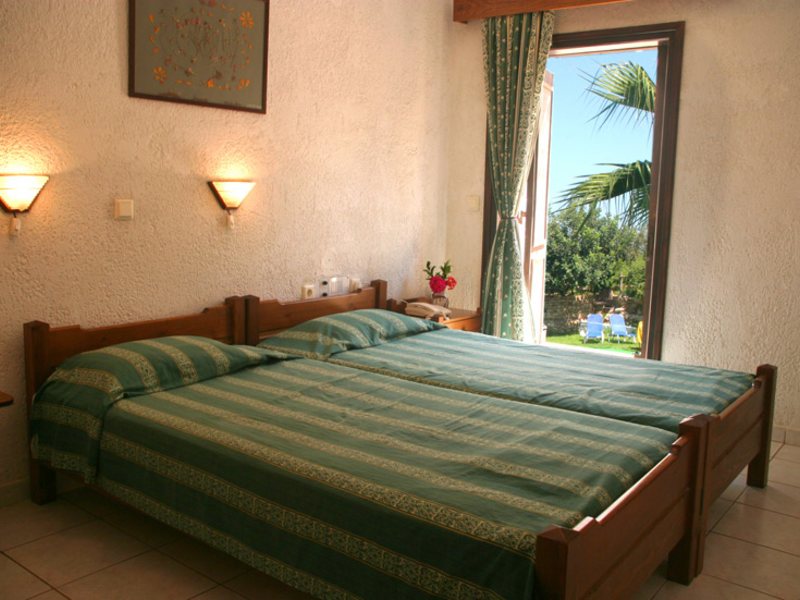 Iliostasi Beach Apartments 77836