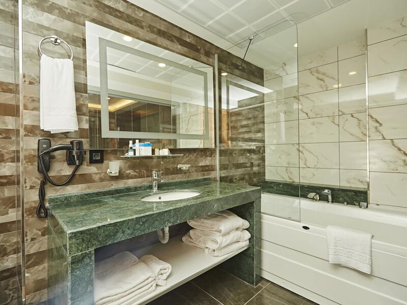 Ilkbal Deluxe Hotel 272056