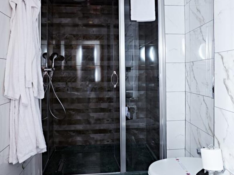 Ilkbal Deluxe Hotel 272058