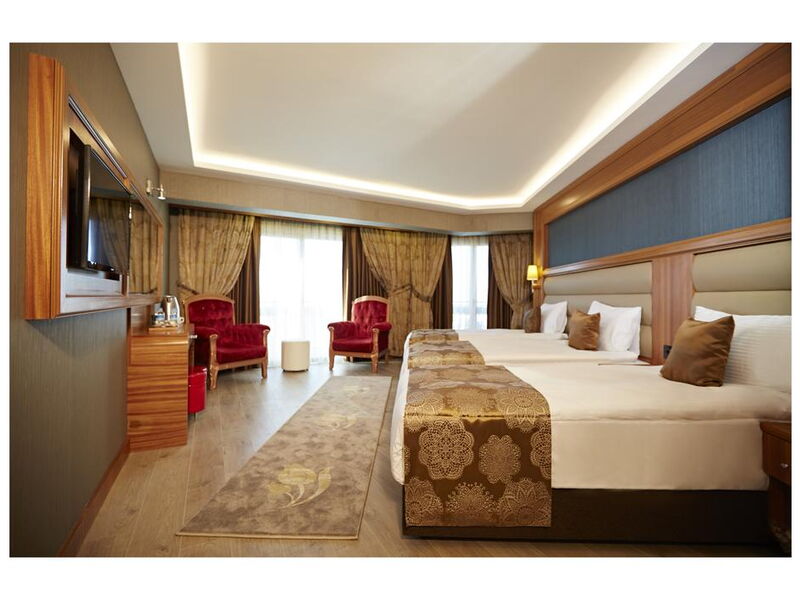 Ilkbal Deluxe Hotel 272060