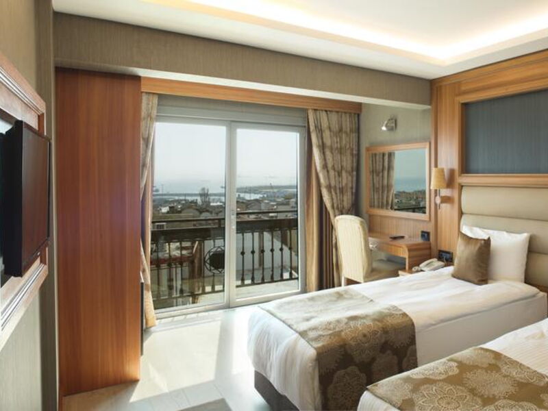 Ilkbal Deluxe Hotel 272063