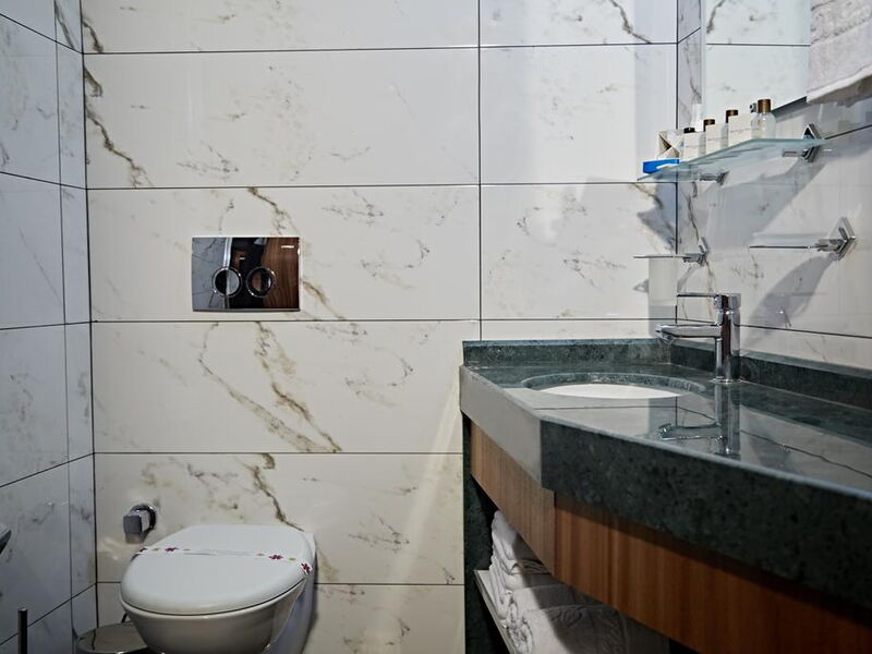 Ilkbal Deluxe Hotel 272064