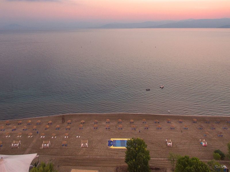 Island Beach Resort   259417