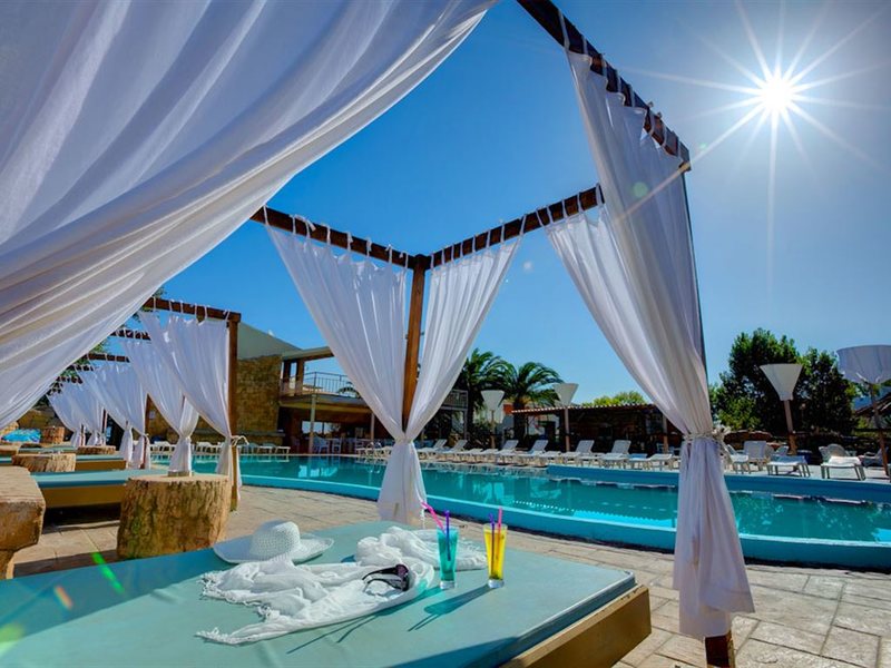 Island Beach Resort   259433