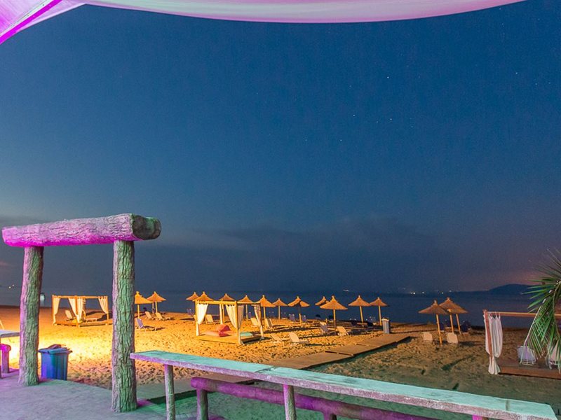 Island Beach Resort   259444