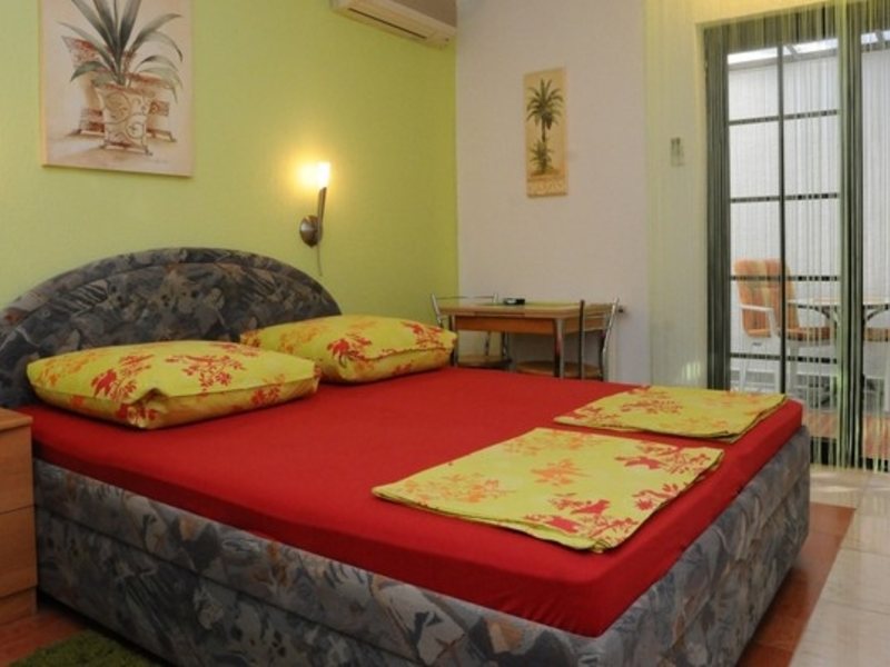 Ivanka Pavlovic 73228