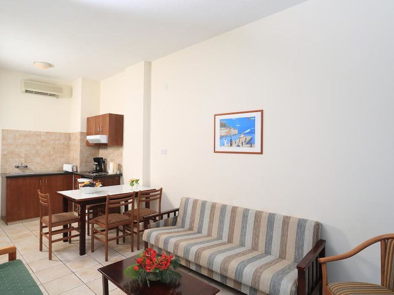 Jacaranda Hotel Apartments 205958