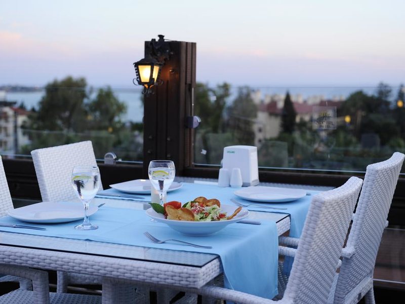 Joker Side Hill Suite Hotel 276360