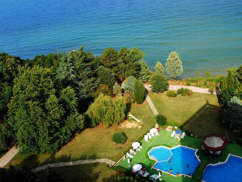 Journalist-Botanical Garden  162727