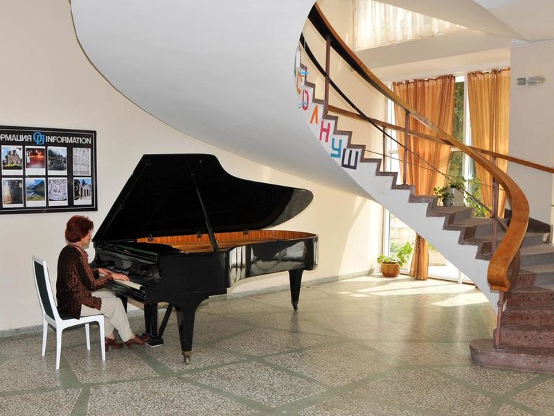 Journalist-Botanical Garden  162737