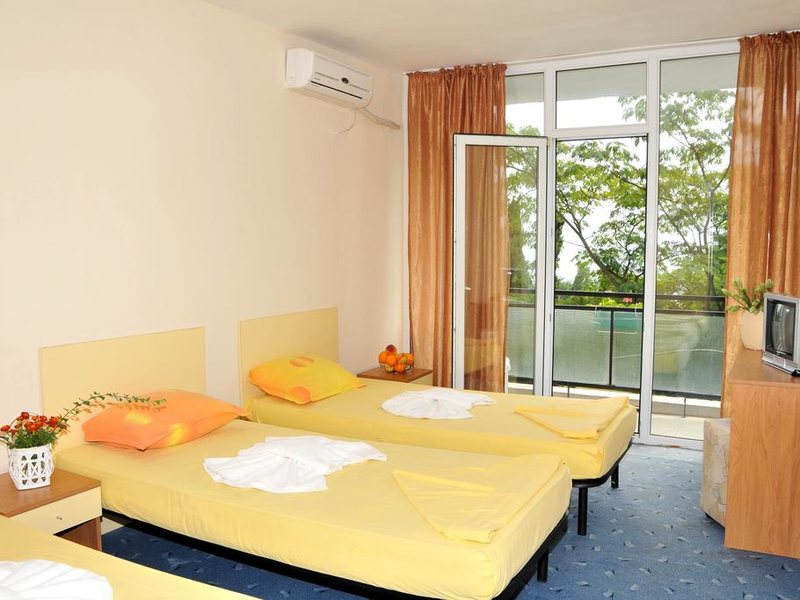 Journalist-Botanical Garden  162741