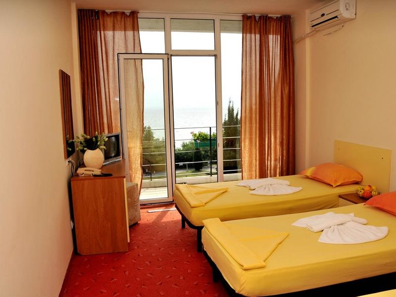 Journalist-Botanical Garden  162744