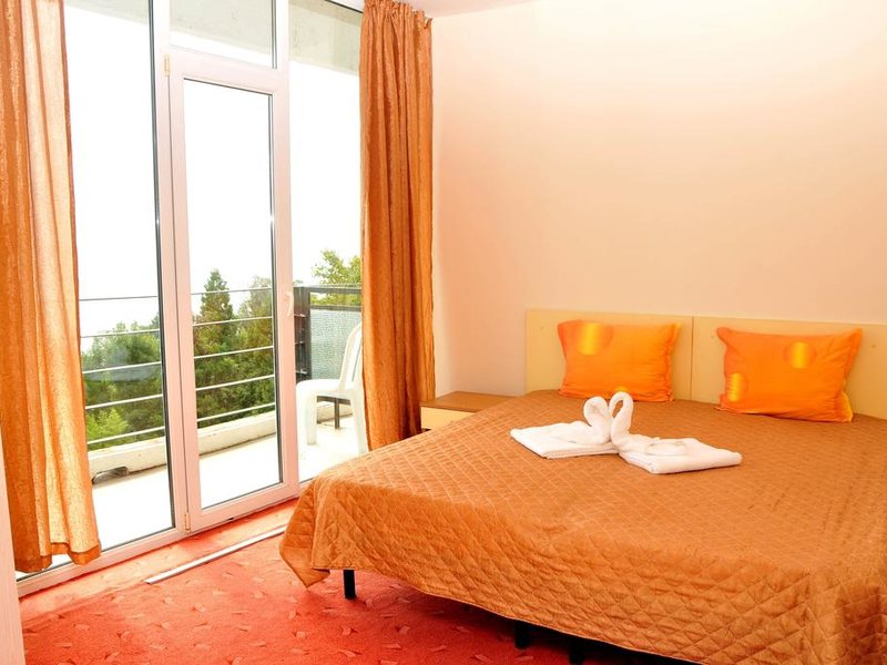 Journalist-Botanical Garden  162749