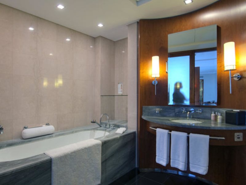 Jumeirah Emirates Towers 47470