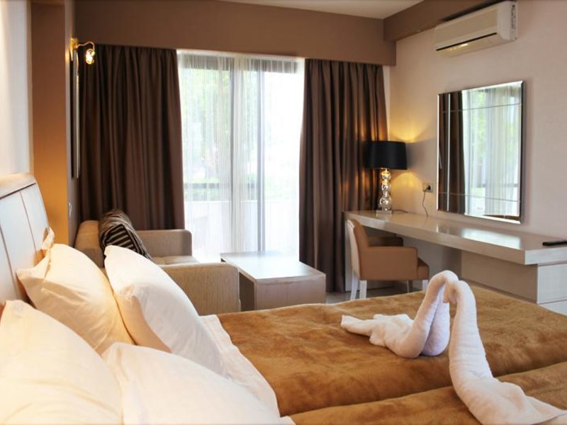 Kamari Beach Hotel 84022