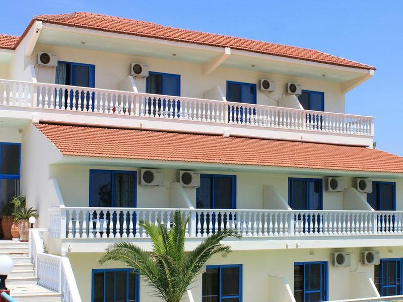 Kamari Beach Hotel 84047