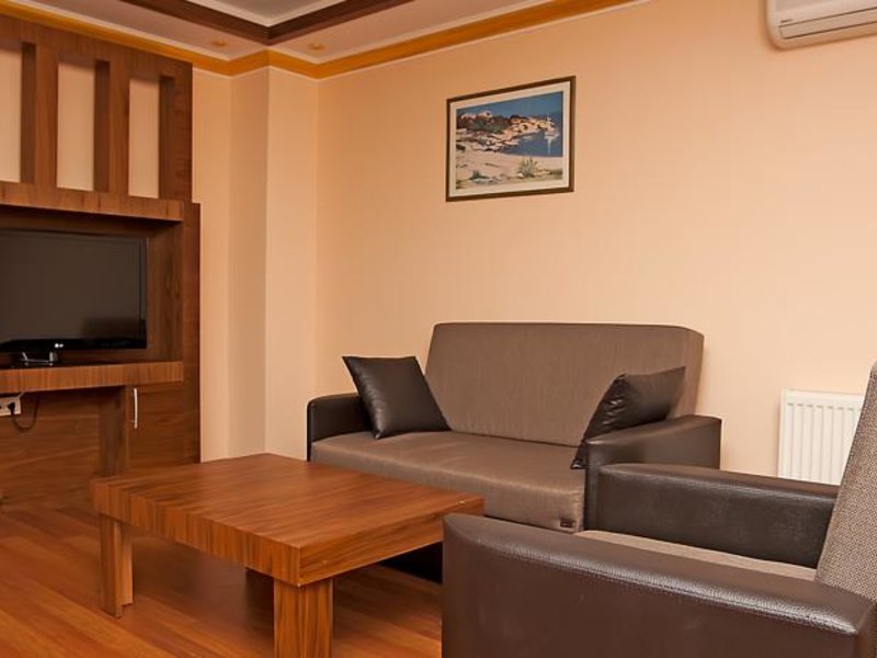 Kemper Dinara Hotel  92903